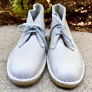 Clarks Desert Chukka Ankle Boot Light Blue Leather Women Size 8.5M Crepe Outsole